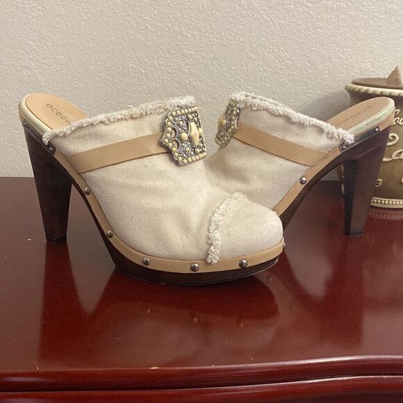 - BCBGeneration Women's Davis Clog Cream Canvas 10B - Picture 3 of 6